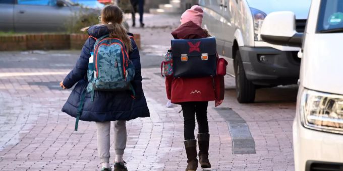 Schlechte Virusträger - Deshalb dürfen Kids ab 11. Mai zurück in Schule