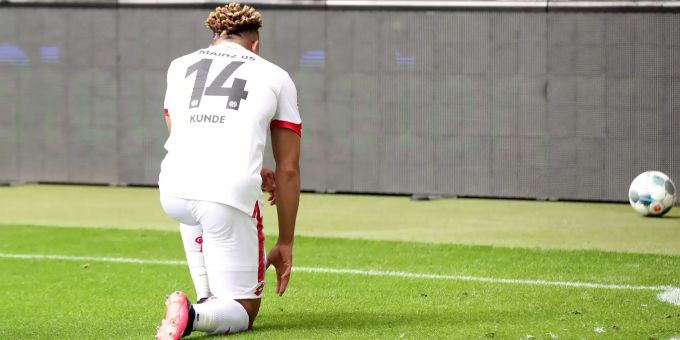 Pierre Kunde Malong (Mainz 05) feiert sein Tor zum 2:0 gegen Eintracht Frankfurt in der Bundesliga Eintracht Frankfurt Mainz Bundesliga