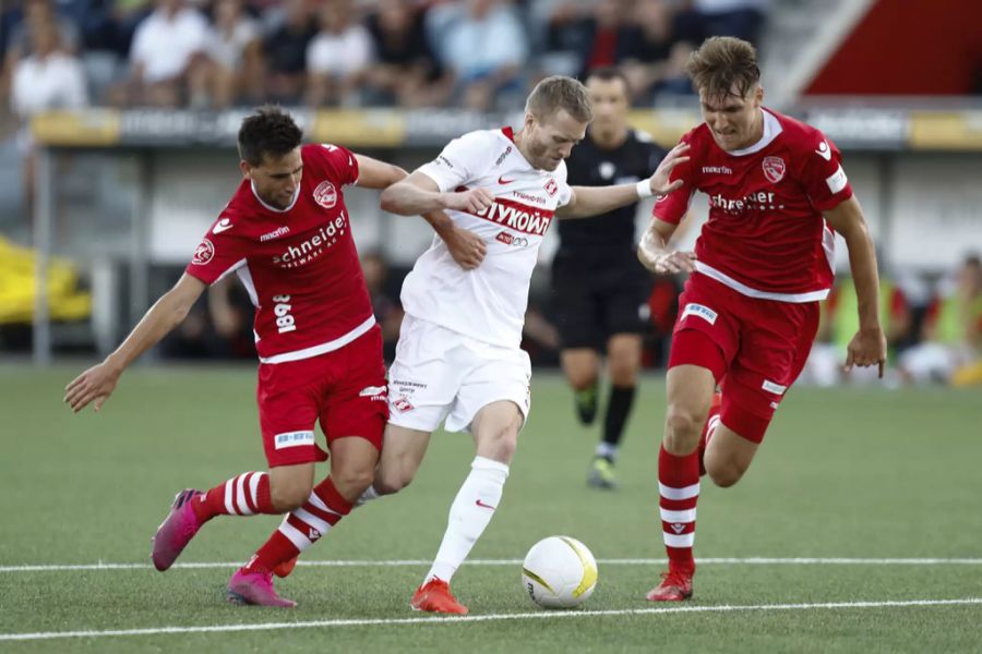 In dieser Saison spielte André Schürrle leihweise bei Spartak Moskau (hier gegen den FC Thun mit Sven Joss und Nikki Havenaar).