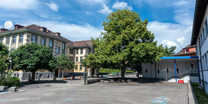 Die Schulanlage Bernstrasse mitten in Ostermundigen - Ostermundigen Die Schulanlage Bernstrasse mitten in Ostermundigen - Ostermundigen