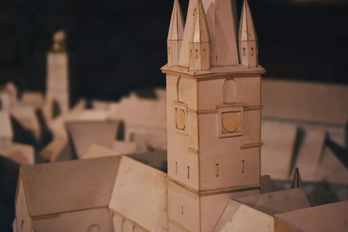 Karton lässt sich vielfältig weiterverwenden. Kartonschloss