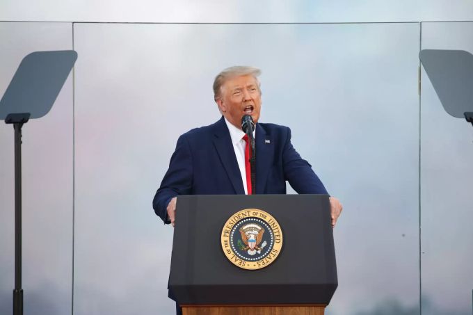 Donald Trump, Präsident der USA, spricht bei der Veranstaltung «Salute to America» auf dem Südrasen des Weissen Hauses im Rahmen der Feierlichkeiten am Unabhängigkeitstag. Trump USA