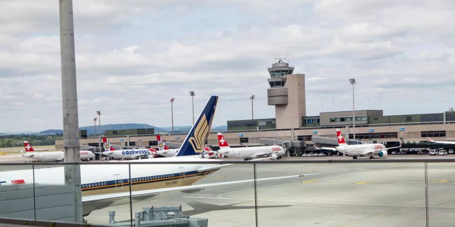 Flugzeuge am Flughafen Zürich.