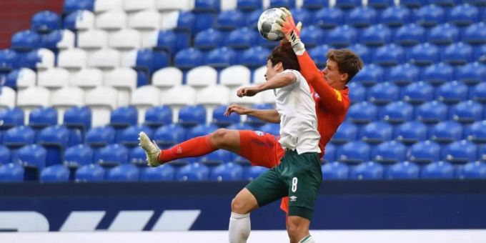 Torhüter Alexander Nübel stand gegen Bremen wieder in der Schalker Startelf. Foto: Bernd Thissen/dpa-Pool/dpa Torhüter Alexander Nübel stand gegen Bremen wieder in der Schalker Startelf. Foto: Bernd Thissen/dpa-Pool/dpa