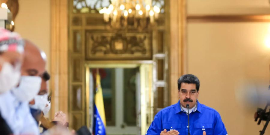 HANDOUT - Venezuelas Präsident Nicolas Maduro während einer Videokonferenz in Caracas. Foto: Jhonn Zerpa/Prensa Miraflores/dpa - ACHTUNG: Nur zur redaktionellen Verwendung im Zusammenhang mit der aktuellen Berichterstattung und nur mit vollständiger Nennung des vorstehenden Credits