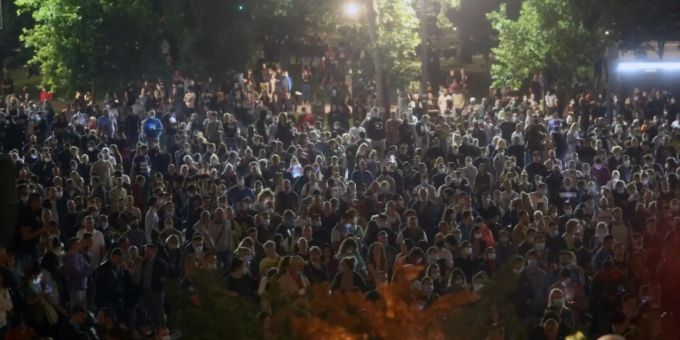 Protest gegen Ausgangssperre in Belgrad Protest gegen Ausgangssperre in Belgrad