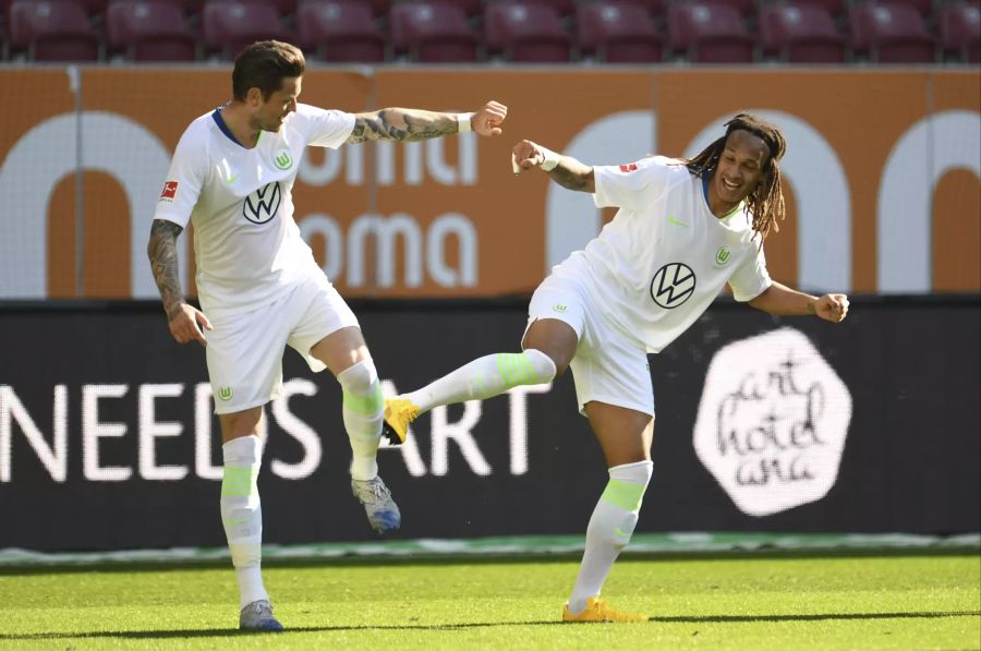 Spezieller Jubel in der Bundesliga mit Kevin Mbabu (rechts).