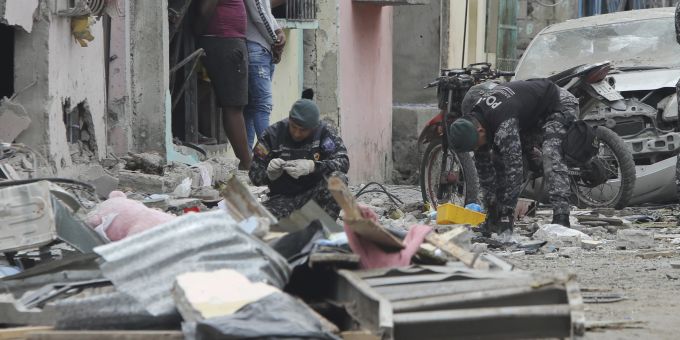 Die Polizei untersucht den Ort einer Explosion im Stadtviertel Cristo de El Consuelo in Guayaquil, Ecuador. Ecuador Explosion