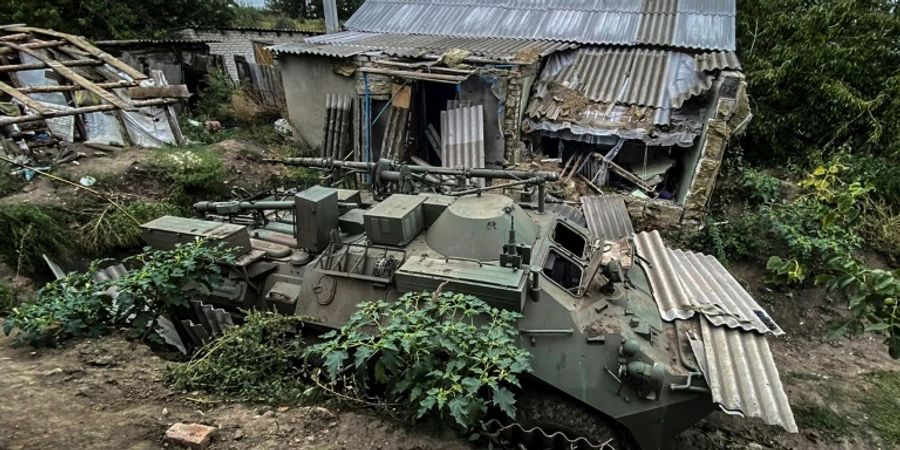 Zurückgelassener russischer Panzer in der ukrainischen Region Charkiw