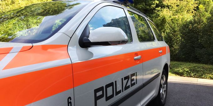 Mann nach Sturz mit Sporttrottinett unbestimmt verletzt.