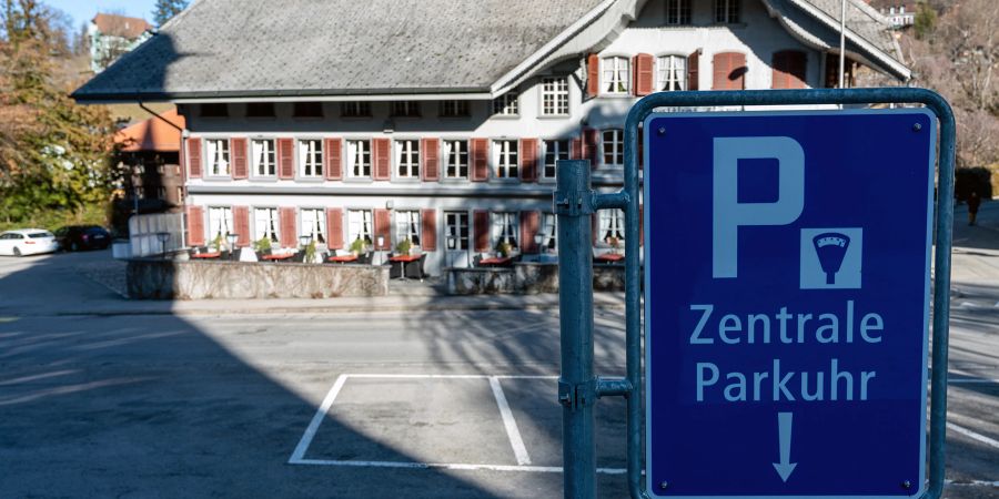 Zentrale Parkuhr vor dem Gasthof Bären in Langnau im Emmental.