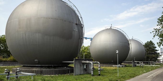 Der Bundesrat sieht sich bei der Landesversorgung auf Kurs: Gaslager der Erdgas Ostschweiz AG in Schlieren ZH. (Archivbild) Der Bundesrat sieht sich bei der Landesversorgung auf Kurs: Gaslager der Erdgas Ostschweiz AG in Schlieren ZH. (Archivbild)