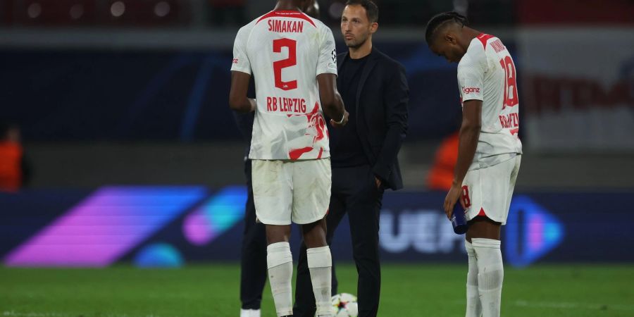 RB-Coach Domenico Tedesco (M) steht nach der Niederlage noch mehr in der Kritik.