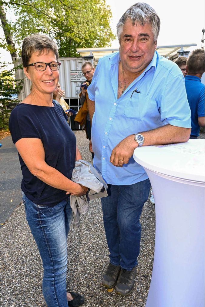 Kathrin Hayoz (FDP Gemeinderätin Lyss/l) und Urs Weibel (GL autoweibel aarberg/r).