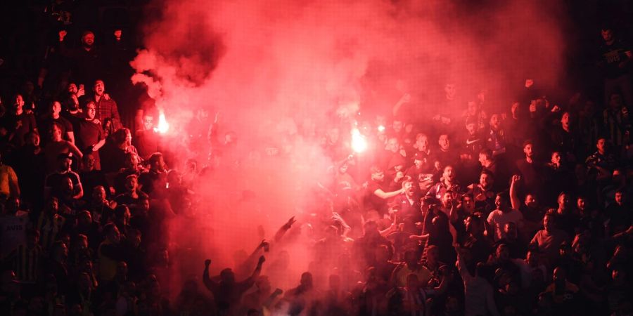 Einige Fenerbahce-Fans sorgten für unschöne Rufe gegen Dynamo Kiew.