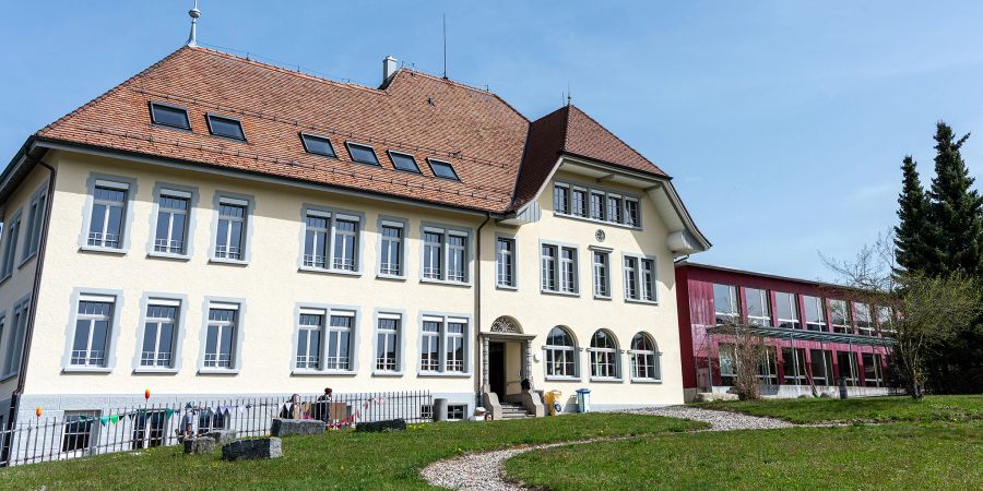 Das Sekundarschulhaus Biglen an der Entenbachstrasse 6.