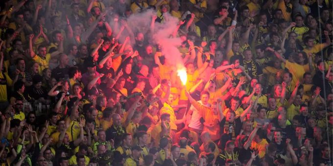 Die Dortmunder wurden wegen Abbrennen von Pyro bestraft.