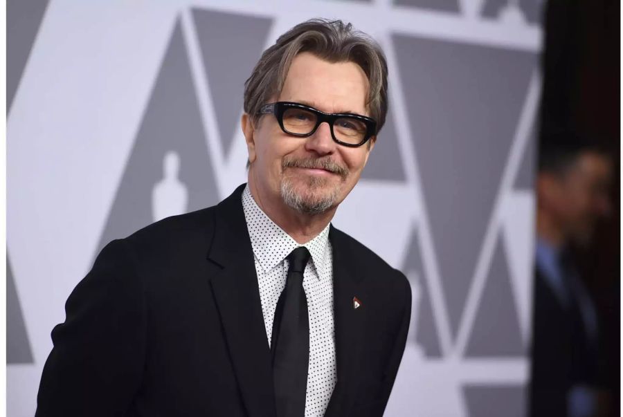 Gary Oldman gewinnt als Bester Hauptdarsteller.