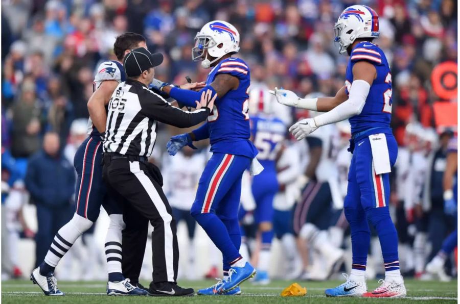 Ein Sieg gegen die Patriots konnte zwar nicht erwartet werden, wäre aber in der Situation der Bills eine Pflicht gewesen. So rücken die Playoffs in weite Ferne, zumal Buffalo nur lausige drei Punkte zu Stande brachten.