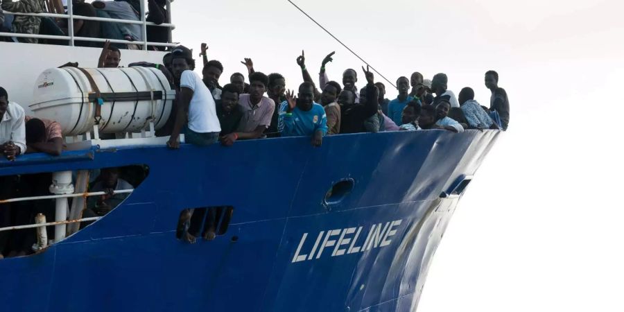 Das Rettungsschiff «Lifeline» darf mit 270 Migranten in Malta anlegen.