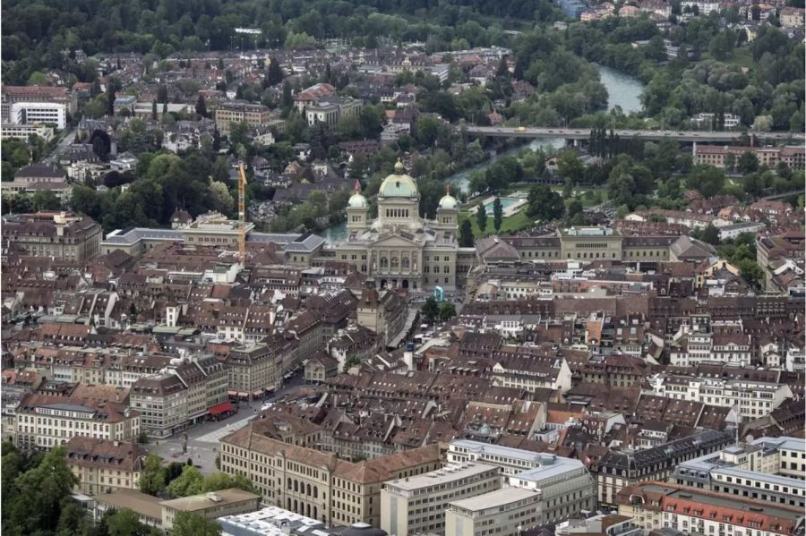 Stadt Bern von oben mit Aussicht auf Bundeshaus - Keystone