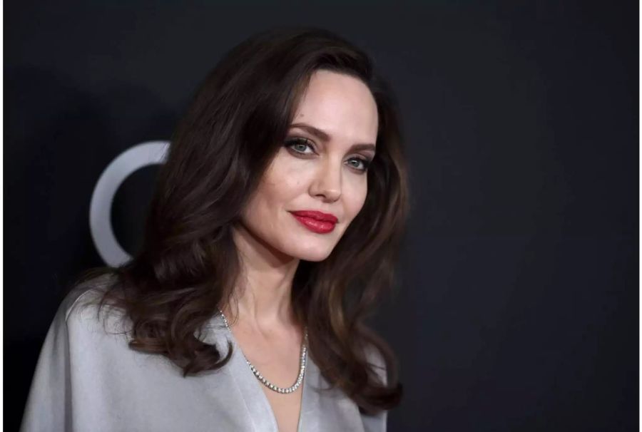 Angelina Jolie dürfte über den Wunsch ihrer Noch-Schwiegereltern nicht erfreut sein.