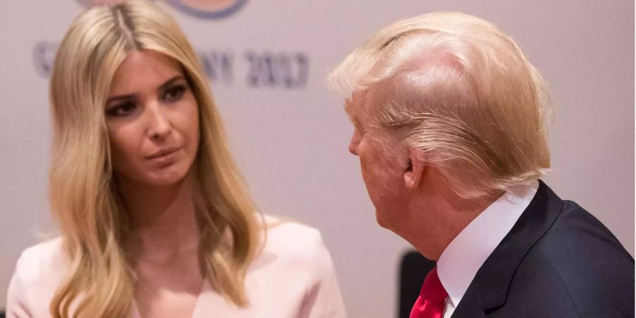 Donald Trump, Präsident der USA, und seine Tochter Ivanka kommen zu der 3. Arbeitssitzung der G20 Staats- und Regierungschefs zum Thema «Partnership with Africa» beim G20-Gipfel in Hamburg. Trumps eigene Tochter teilt seine kritische Meinung über Medien nicht.