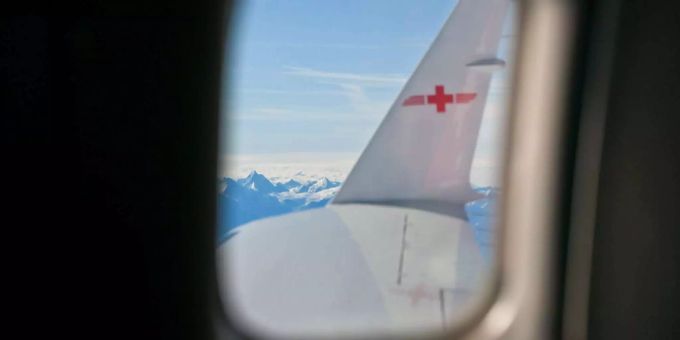 Ein Rega-Jet und ein Segelflugzeug haben sich gefährlich angenähert. (Symbolbild) Ein Rega-Jet und ein Segelflugzeug haben sich gefährlich angenähert. (Symbolbild)