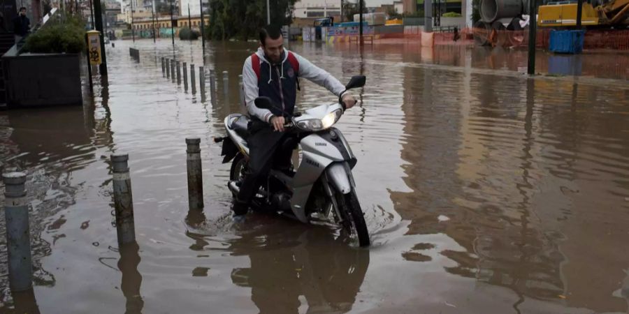 In Griechenland wüten heftige Unwetter. Die beliebte Halbinsel Chalkidiki hat es besonders stark getroffen.