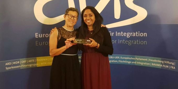 Tama Vakeesan (rechts) mit Produzentin Meili Dschen gewinnen in Berlin. Tama Vakeesan (rechts) mit Produzentin Meili Dschen gewinnen in Berlin.