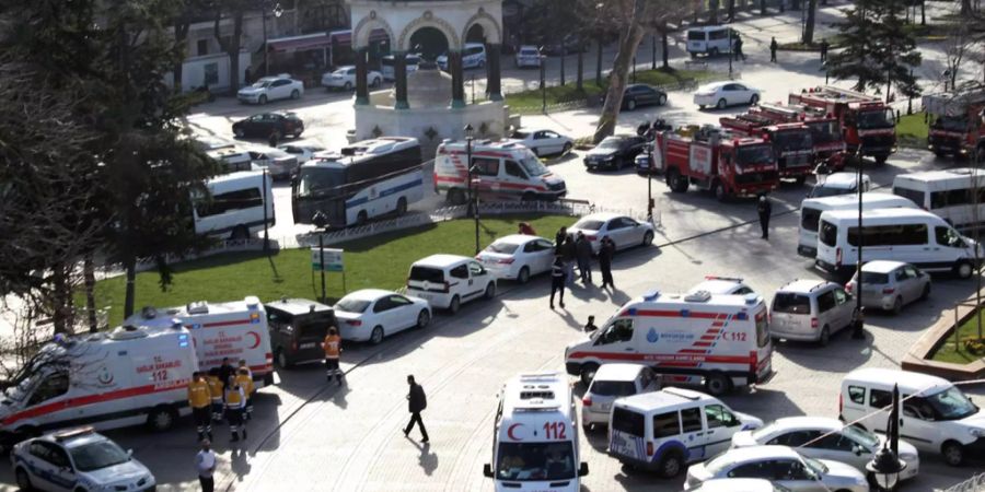 Feuerwehrautos und Ambulanzen nach einem Terroranschlag in Istanbul (Symbolbild).