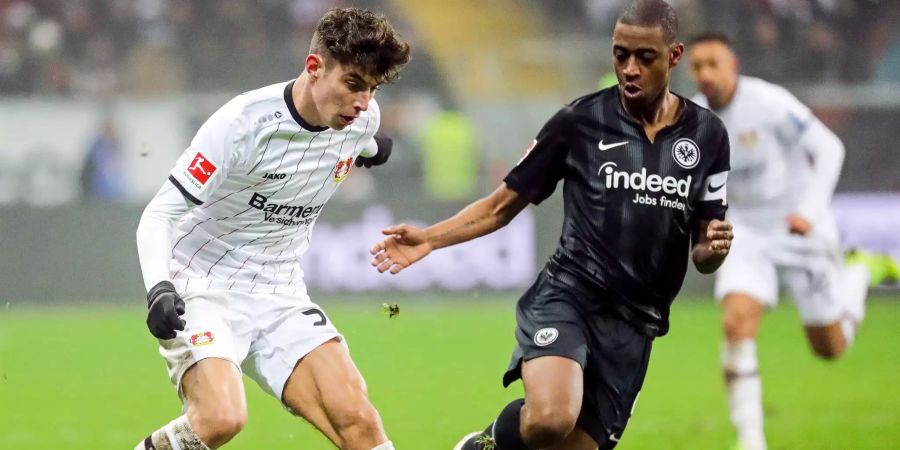 Kai Havertz im Zweikampf mit dem Schweizer Gelson Fernandes.