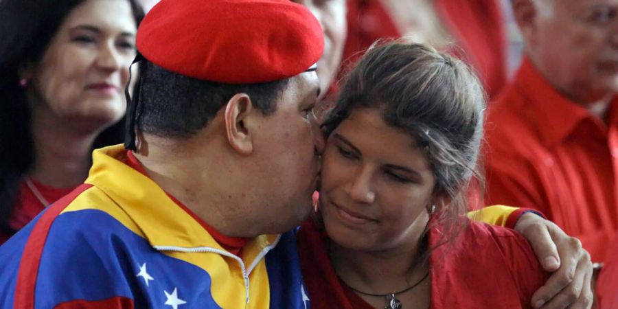 Der tote venezolanische Revolutionsführer Hugo Chavez mit Rosines.