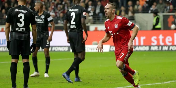 Franck Ribéry (r.) bejubelt sein 1:0 gegen Eintracht Frankfurt. Eintracht Frankfurt - FC Bayern München