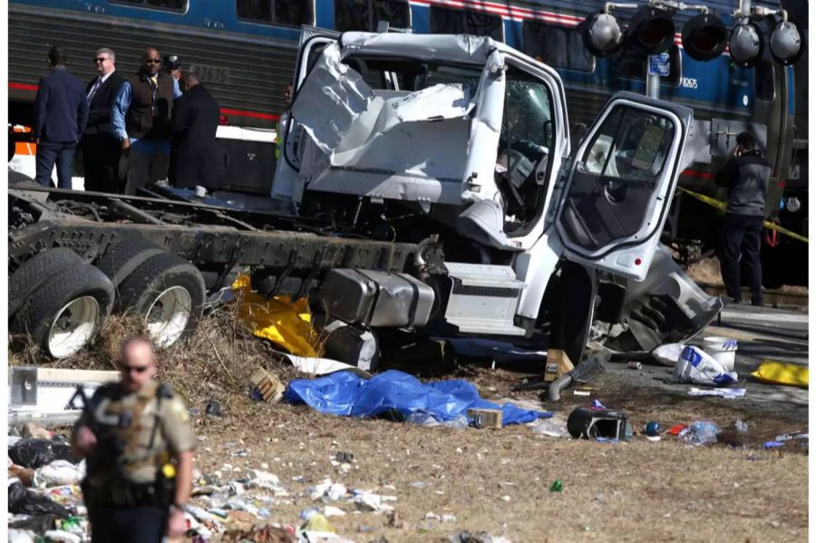 Eine Person stirbt bei dem Unfall. An Bord des Zuges waren republikanische Kongressabgeordnete.