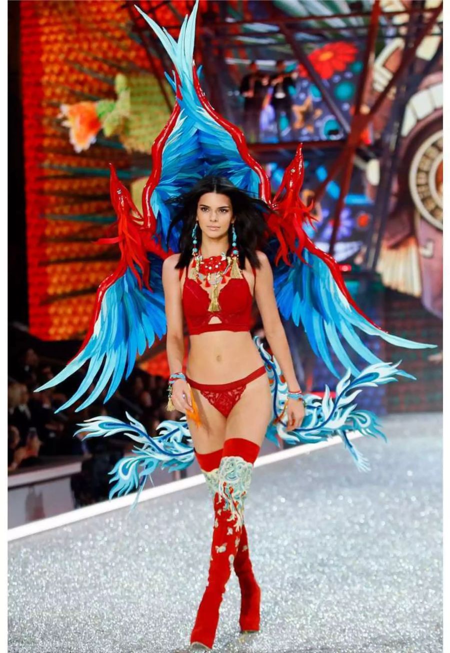 Legendäre Flügel: Kendall Jenner bei der Victoria's Secret Show 2016 in Paris.