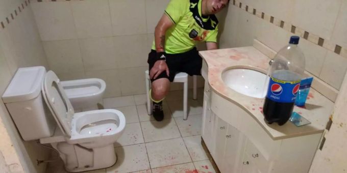 Fan-Attacke in Argentinien - Brutaler Angriff gegen Fussballschiris