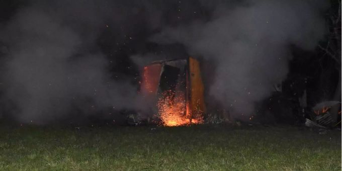 Der Brand konnte von der Feuerwehr gelöscht werden. Der Brand konnte von der Feuerwehr gelöscht werden.