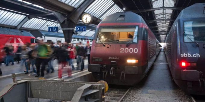 Schon wieder ein Kran - SBB-Zug zwischen Dulliken und Aarau beschädigt