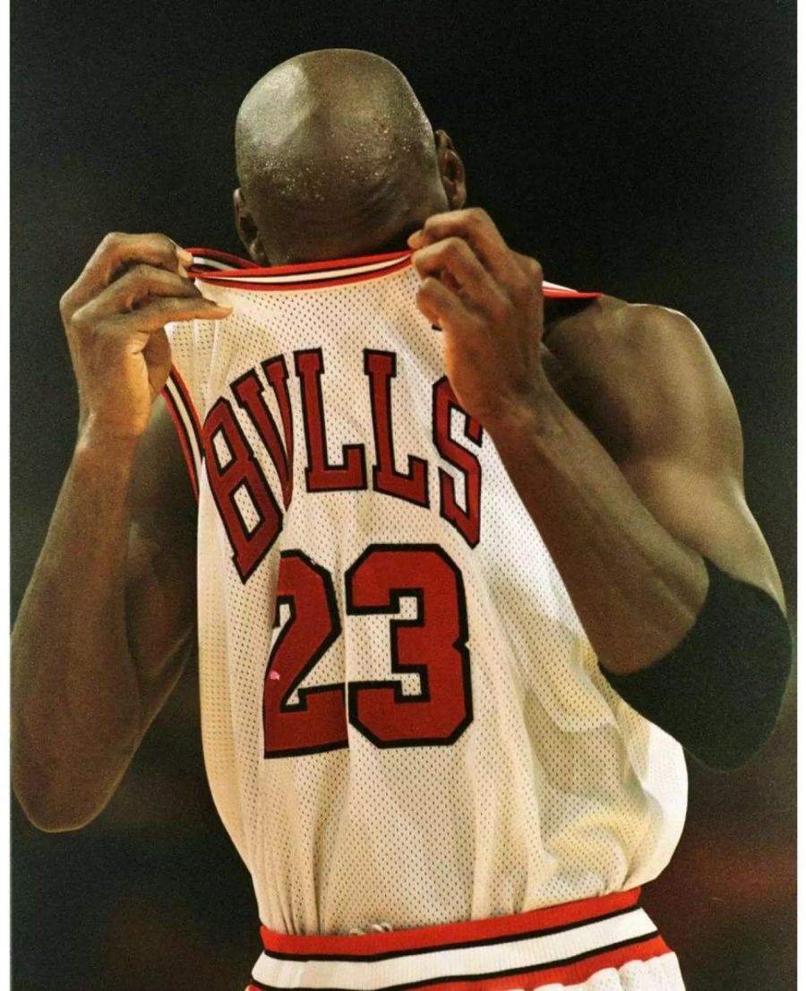 Michael Jordan gewann sechsmal den Titel in der NBA. Einer seiner Team-Kollegen war Scottie Pippen.