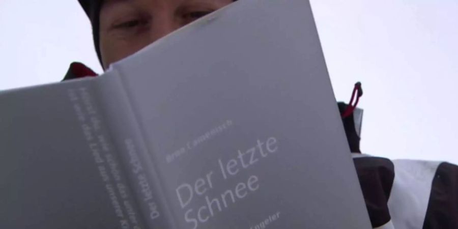 Arno Camenisch erzählt in «Der letzte Schnee» von Menschen, die abgehängt werden wie alte Bügel am Skilift.