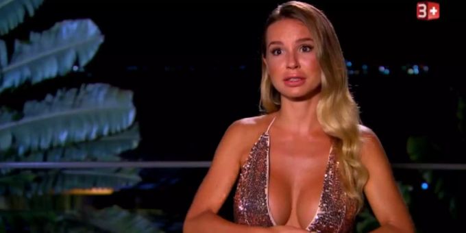 Bachelorette Adela sorgt wegen eine FCB-Werbung für Protest. Bachelorette Adela sorgt wegen eine FCB-Werbung für Protest.