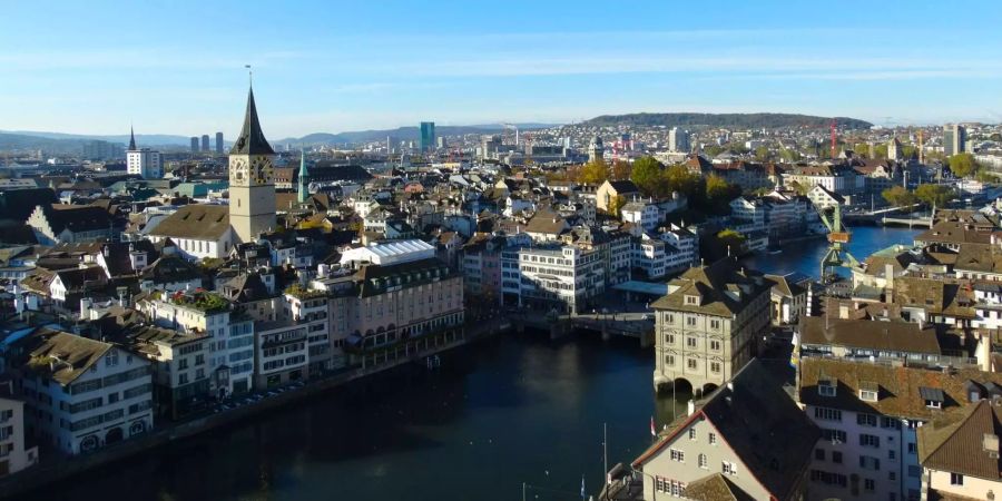 Während in Genf ein Hotelzimmer im Schnitt 288,40 Franken kostet, müssen Gäste in Zürich «nur» 203,90 Franken zahlen.