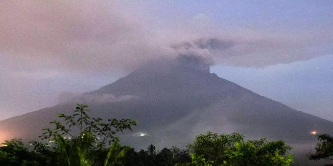 Der Mount Agung auf Bali ist 3031 Meter hoch. Der Mount Agung auf Bali ist 3031 Meter hoch.