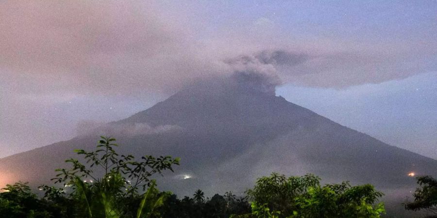 Der Mount Agung auf Bali ist 3031 Meter hoch.