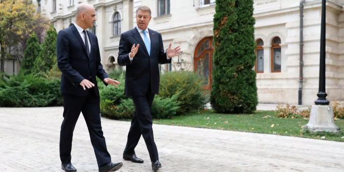 Bundespräsident Alain Berset bespricht mit Rumäniens Staatspräsident Klaus Werner Iohannis europapolitische Fragen. Alain Berset, Bundespräsident Schweiz, besucht, Klaus Werner Iohannis, Staatspräsident Rumänien, in Bukarest.