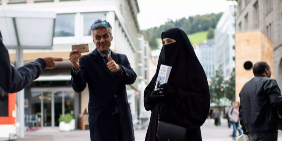 Rachid Nekkaz auf den Strassen St. Gallens.