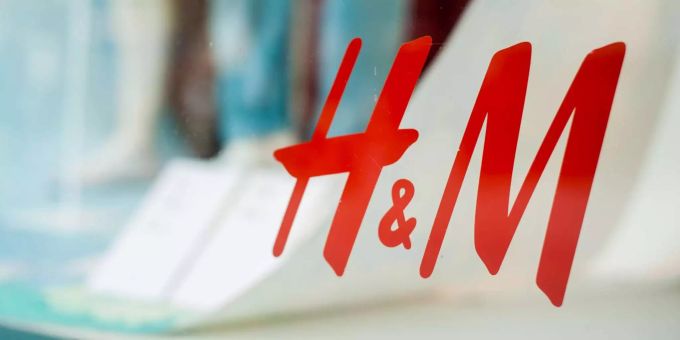 Bei H&M können Geschenke, die im Dezember gekauft wurden, noch 100 Tage später zurückgegeben werden. H&M