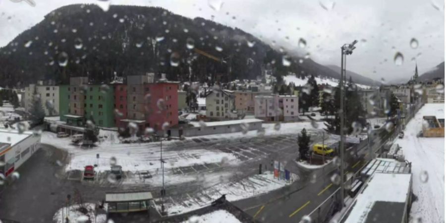 Auch in Davos ist die Regenfront bereits angekommen.