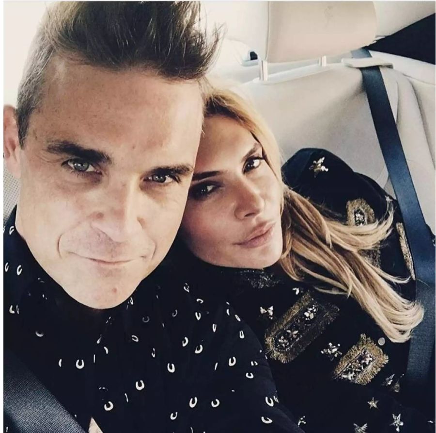 Gattin Ayda Field stand Robbie immer zur Seite.